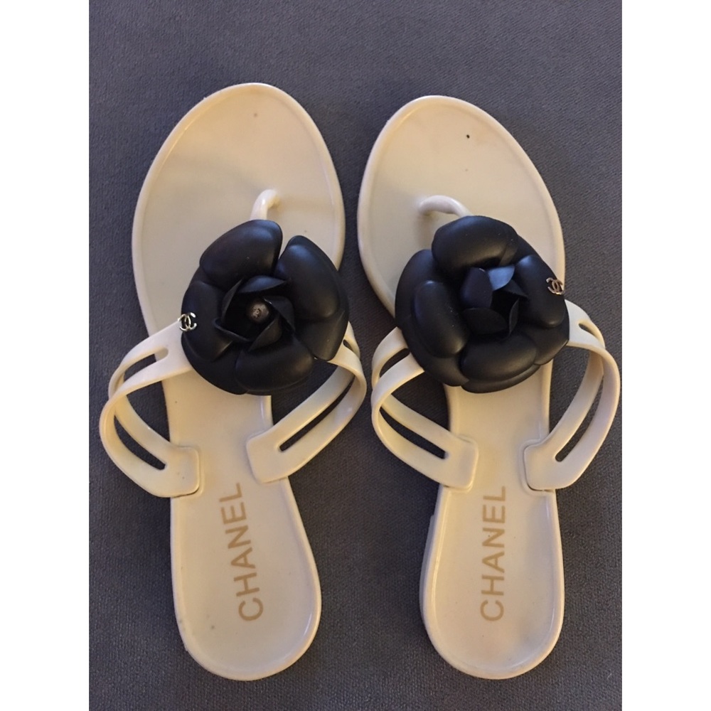 Chanel jelly slippers